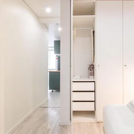 Madalena Second Floor Appartamento Lisbona